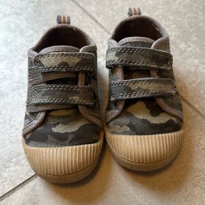 Cat and Jack Toddler Camo Velcro Sneakers (barely worn) size 7